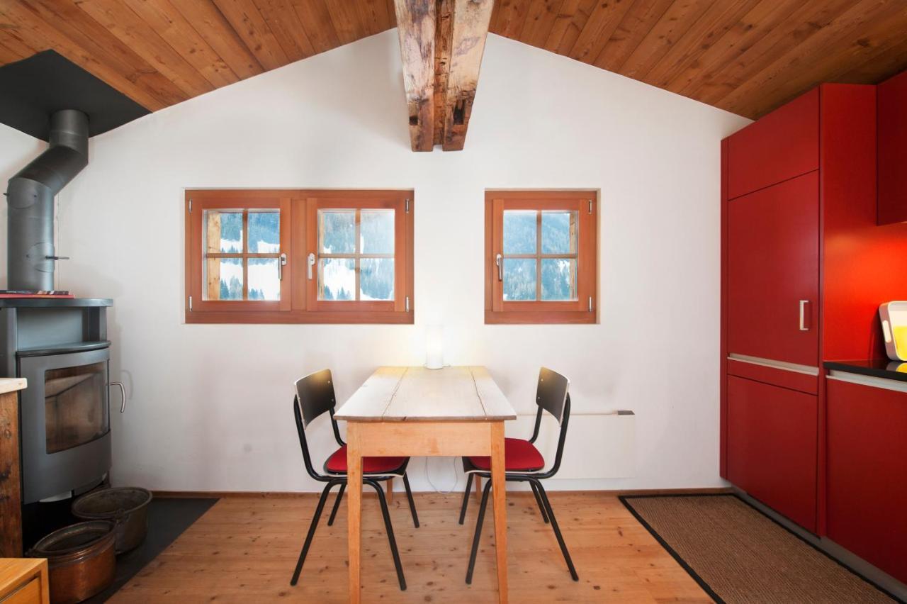 Denkmalgeschuetzter Spycher Total Renoviert Goms Exteriér fotografie