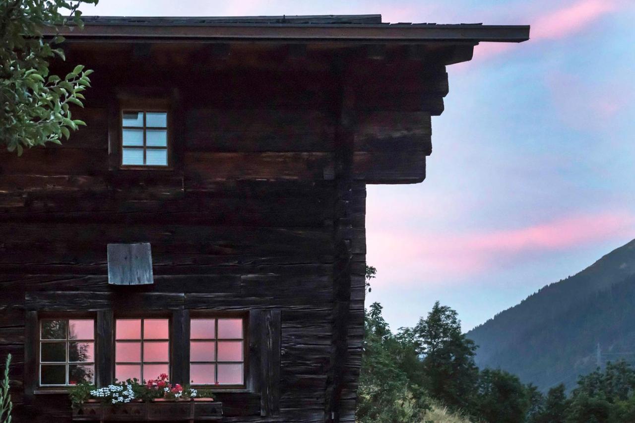 Denkmalgeschuetzter Spycher Total Renoviert Goms Exteriér fotografie